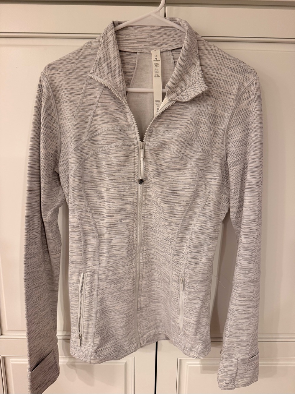 Lulu lemon- Light Gray Women's Zip-Front Active Jacket-like new!!